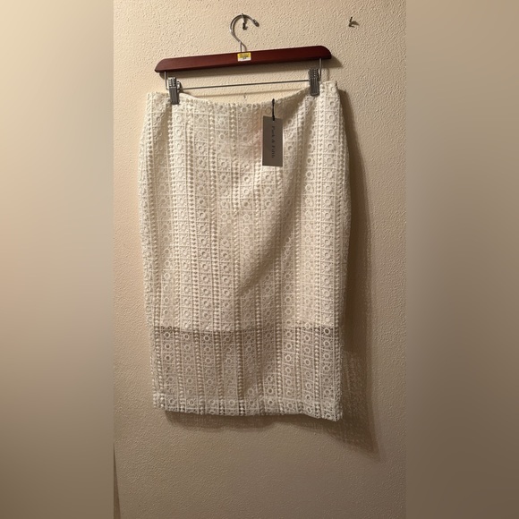 Park & Fifth BNWT WHITE midi skirt size 10 - Picture 3 of 4